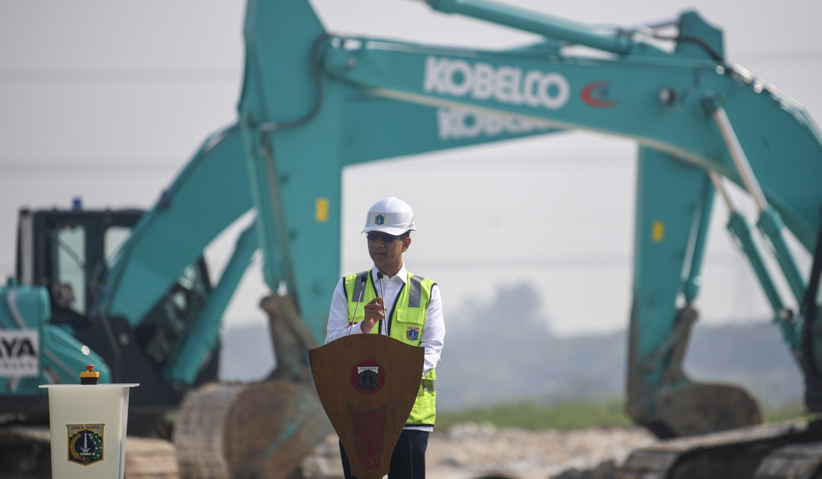 Penjabat (Pj) Gubernur DKI Jakarta Heru Budi Hartono di Groundbreaking tempat pengolahan sampah Jakarta.