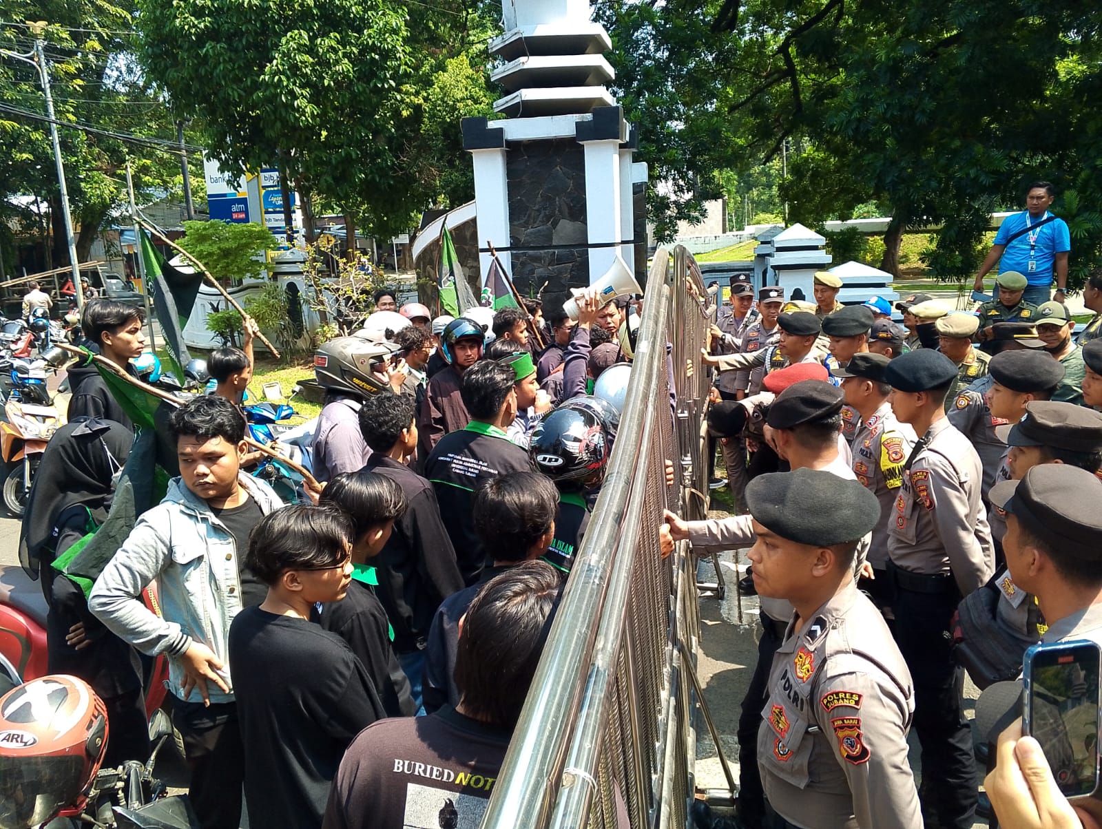 Gelar Aksi, HMI Subang Kritisi Kinerja Penjabat Bupati