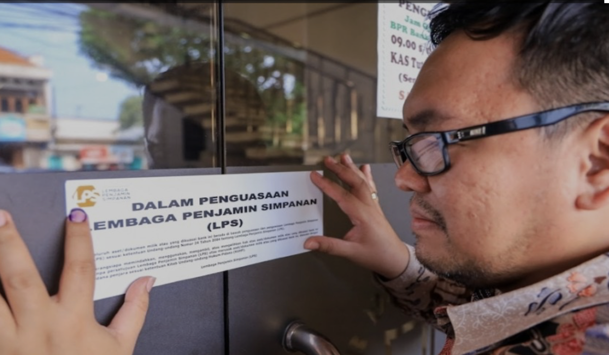 Bank bangkrut dicabut izinnya olah OJK