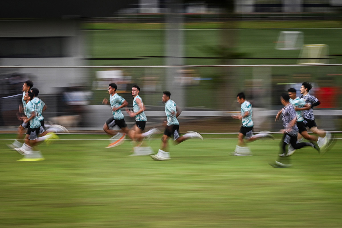 Para pemain timnas Indonesia berlatih di Lapangan ABC Senayan, Jakarta, Selasa (28/5).