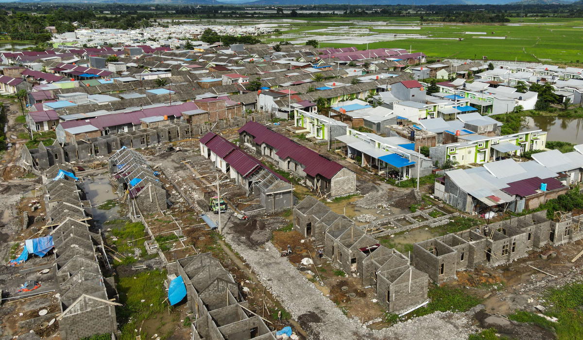Foto udara pembangunan rumah bersubsidi di Kabupaten Gowa, Sulawesi Selatan.