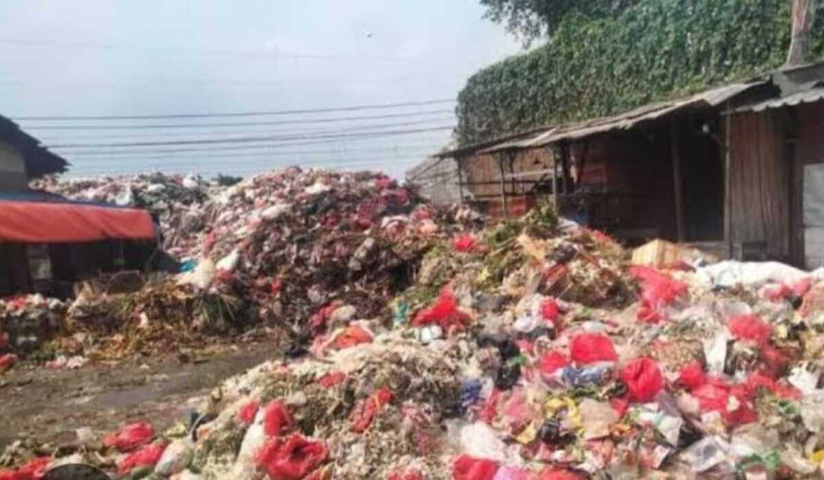 Taman Kota Sukmajaya Depok Berubah Jadi Showroom Sampah.