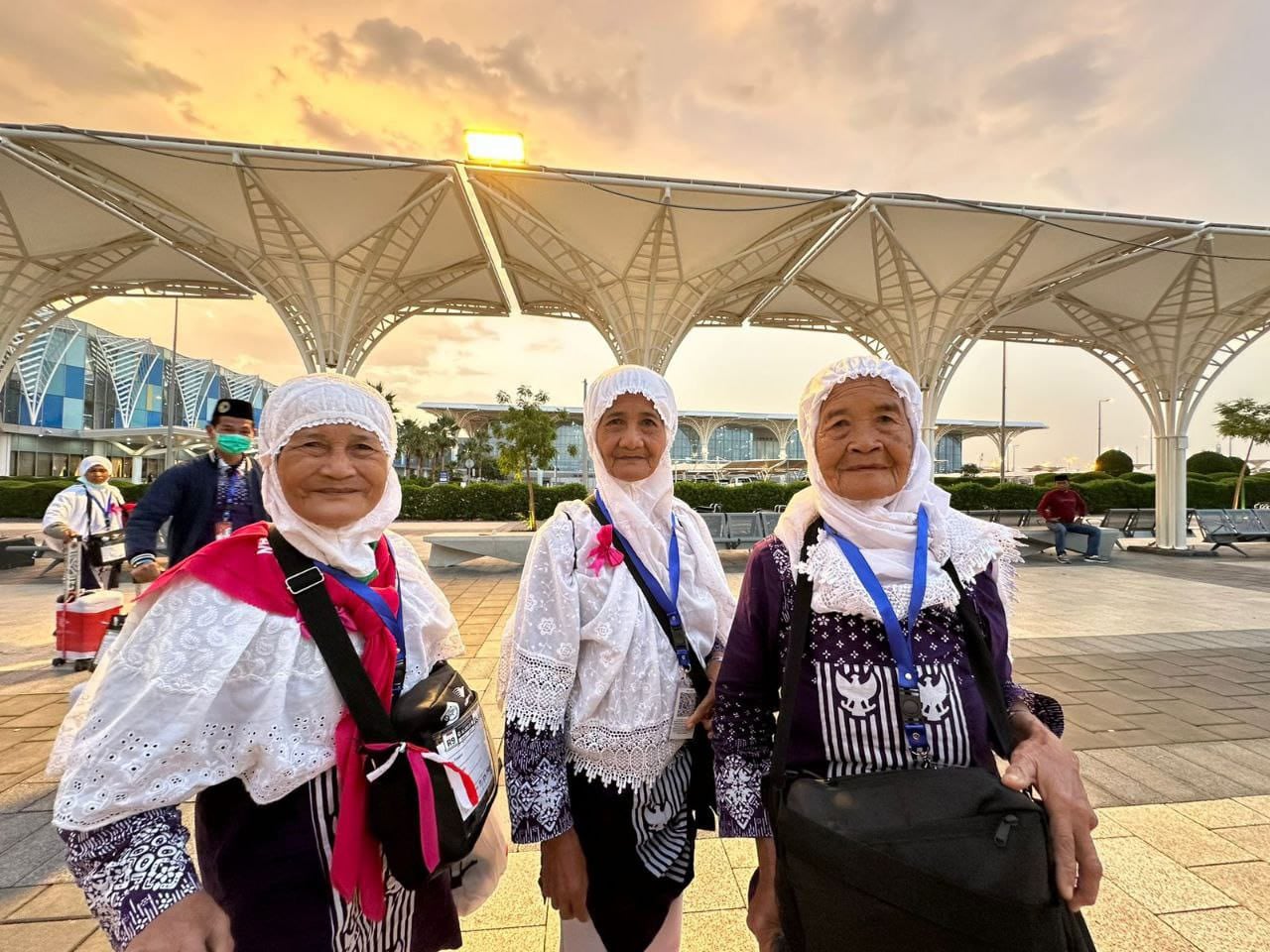 Trio nenek bersaudara sangat gembira keinginan mereka pergi haji bersama dapat terwujud.