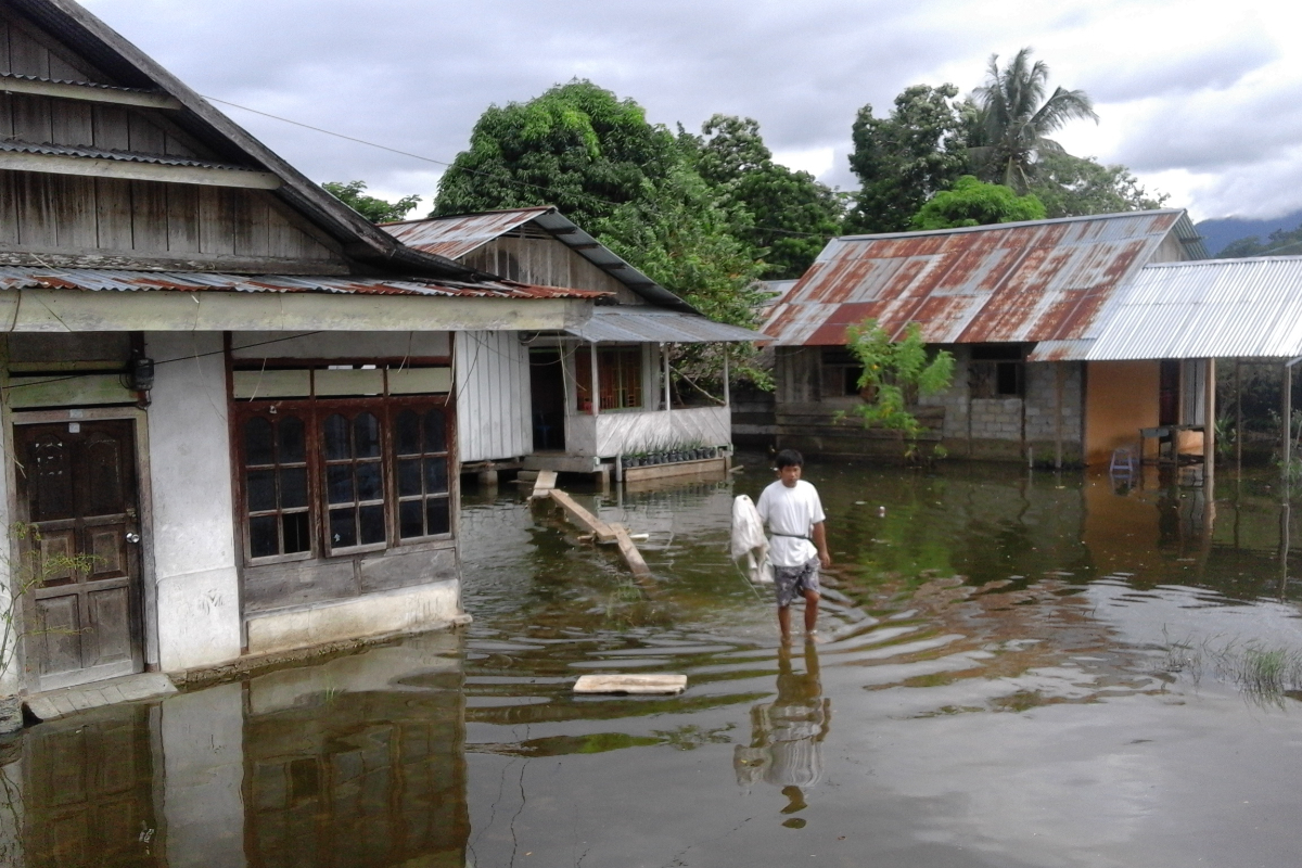 Salah satu rumah warga di Poso yang terendam banjir, akibat meluapnya Danau Poso, Sulawesi Tengah.