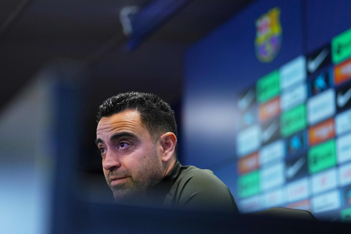 Pelatih Barcelona asal Spanyol Xavi berpidato pada konferensi pers di tempat latihan Joan Gamper di Sant Joan Despi, dekat Barcelona, ​​pada