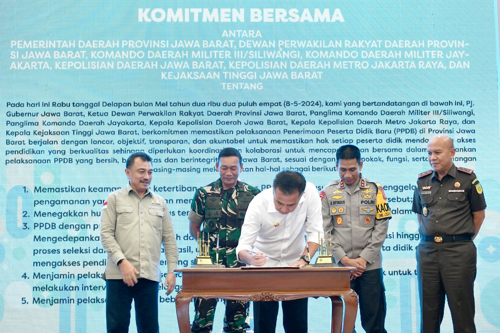  Jawa Barat Sediakan 300 Ribu Bangku di SMA, SMK dan SLB Negeri