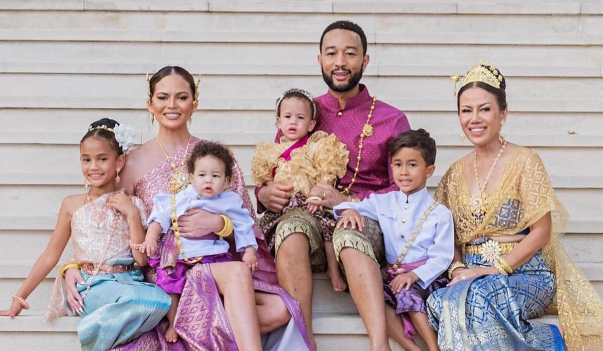 Pada Hari Ibu, John Legend dan anak-anaknya memberikan penghormatan kepada Chrissy Teigen, istri dan ibu mereka, melalui pesan-pesan manis 