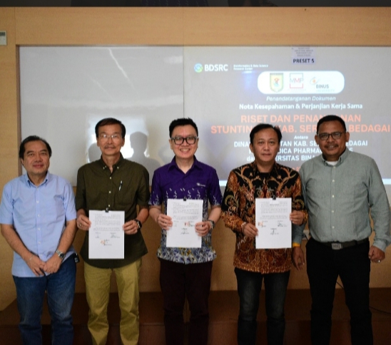 (ki-ka) Prof. Dr. Bens Pardamean, Sutristo, Prof. Juneman Abraham, M.Si dan Yohnly Boelian Dachban.