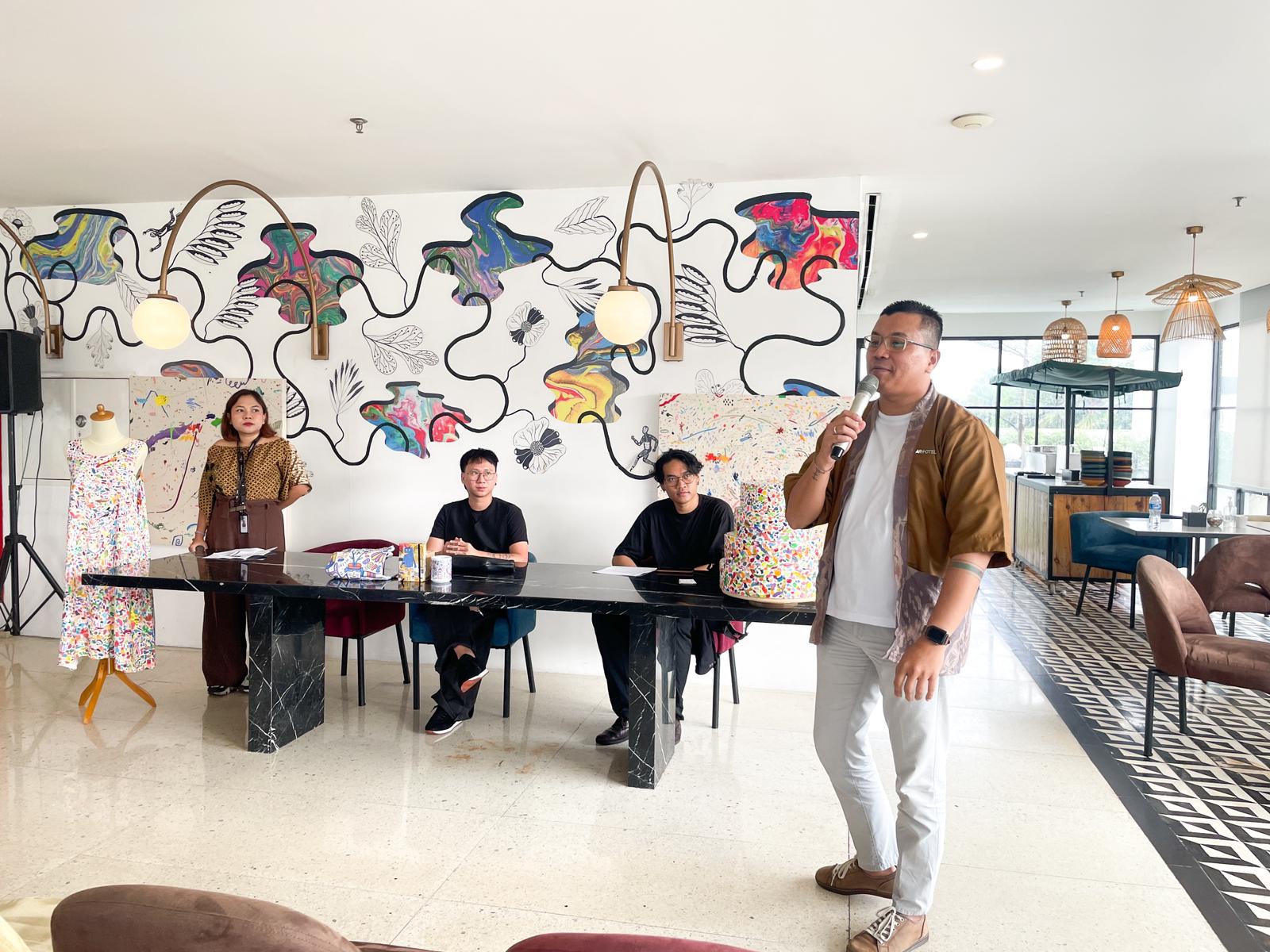Pelukis Bandung Chad Williem menggelar pameran di de Braga by Artotel