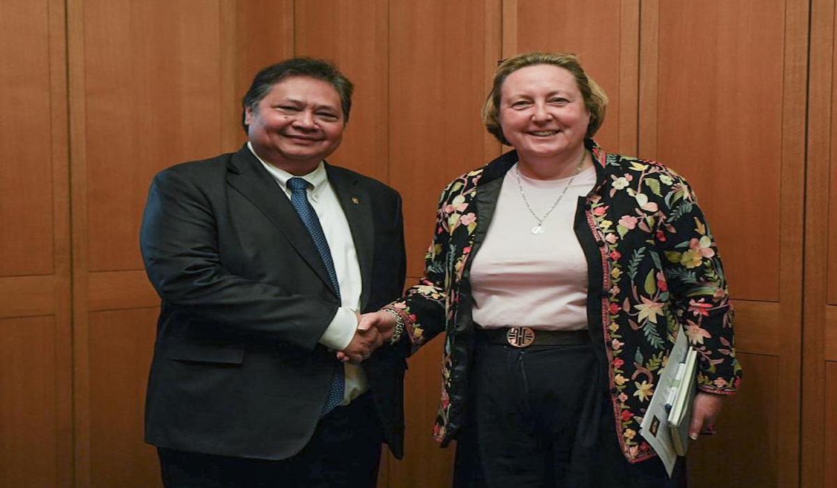 Menteri Koordinator Bidang Perekonomian Indonesia Airlangga Hartarto bertemu Menteri Negara Inggris Untuk Indo-Pasifik, Anne-Marie Trevelyan