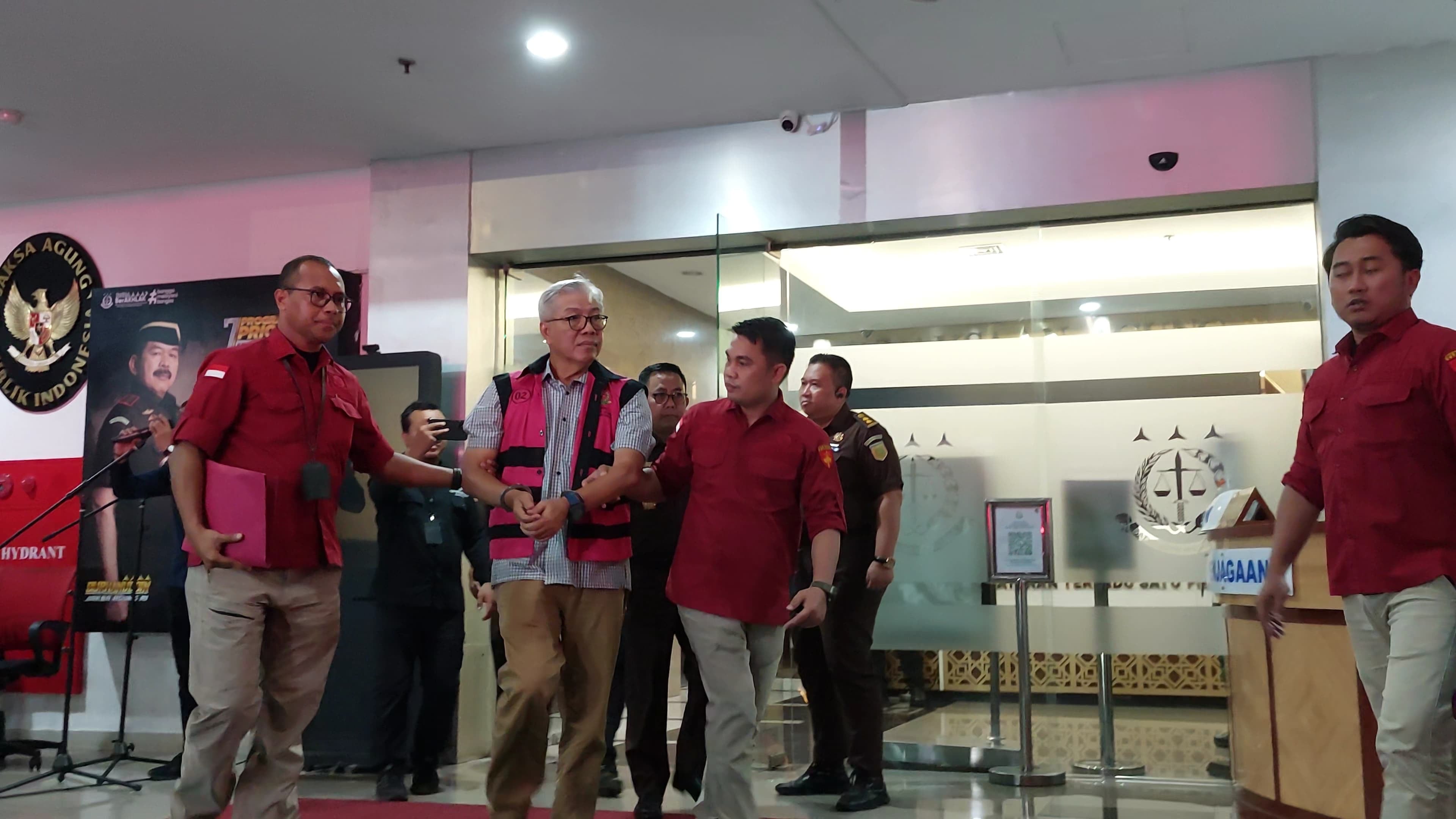 Kejagung tahan Dirjen Minerba Kementerian ESDM periode 2015-2020, Bambang Gatot Ariyono terkait kasus timah