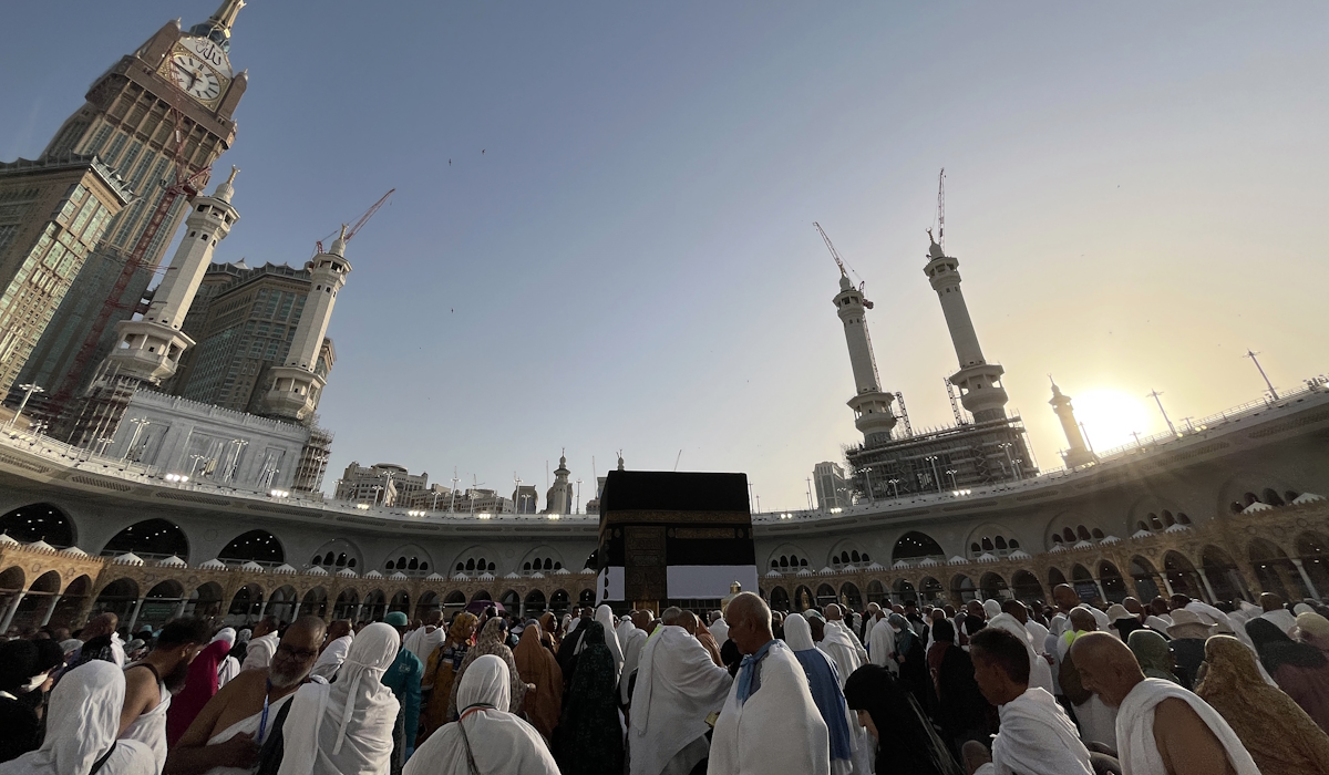 Jemaah haji melakukan tawaf di Masjidil Haram, Makkah