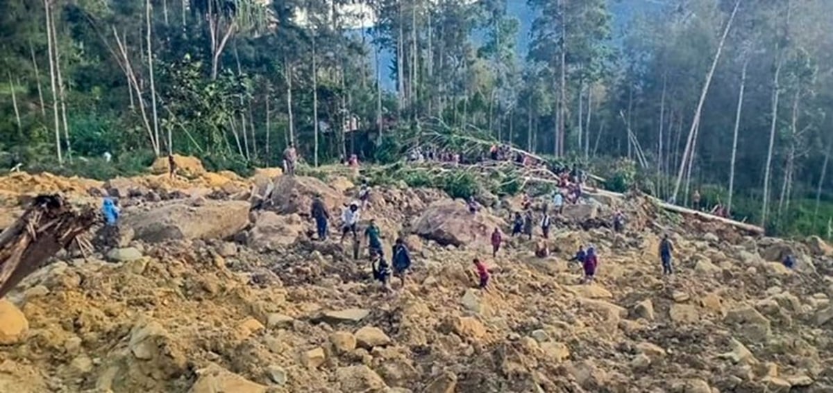 Tiga jenazah telah ditemukan setelah tanah longsor melanda desa terpencil Kaokalam di Papua Nugini. 