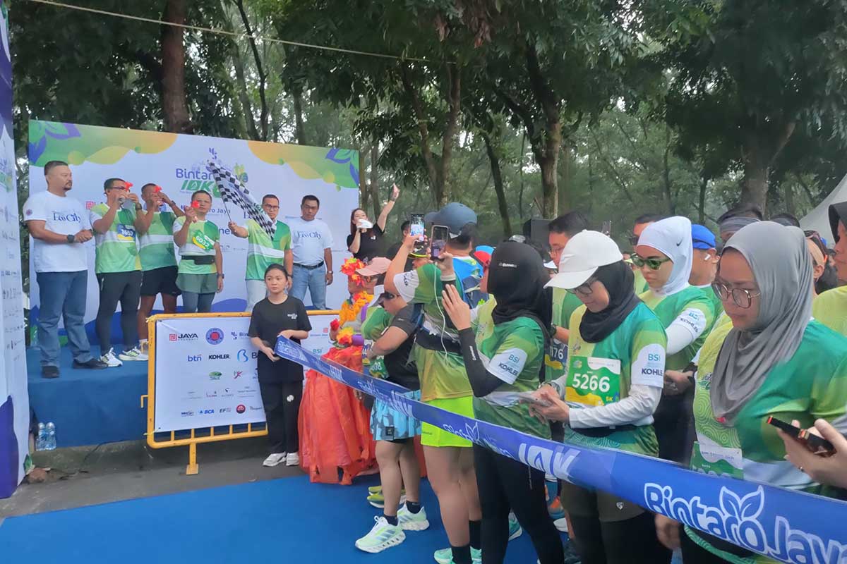 PT Jaya Real Property dalam puncak acara HUT menyelenggarakan acara charity run Bintaro Jaya 10K: Run For Education.