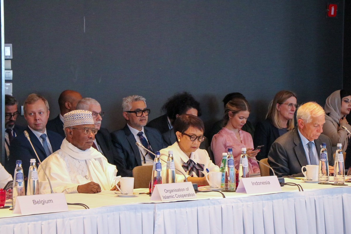 Menlu Retno Marsudi mengajak negara-negara Eropa untuk mengakui negara Palestina dalam pertemuan OKI di Brussel