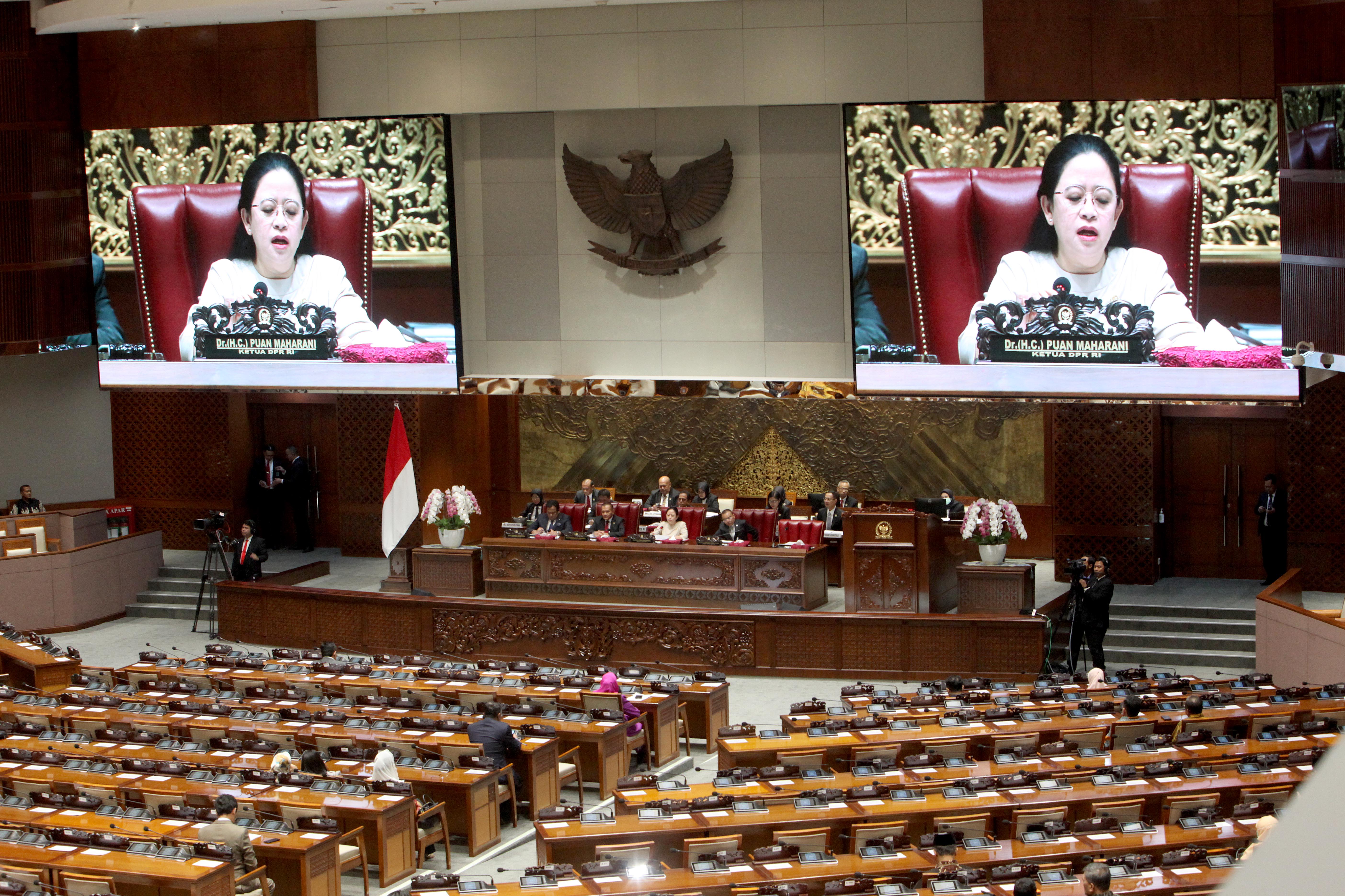  Ketua Dewan Perwakilan Rakyat (DPR) Puan Maharani memimpin rapat paripurna 