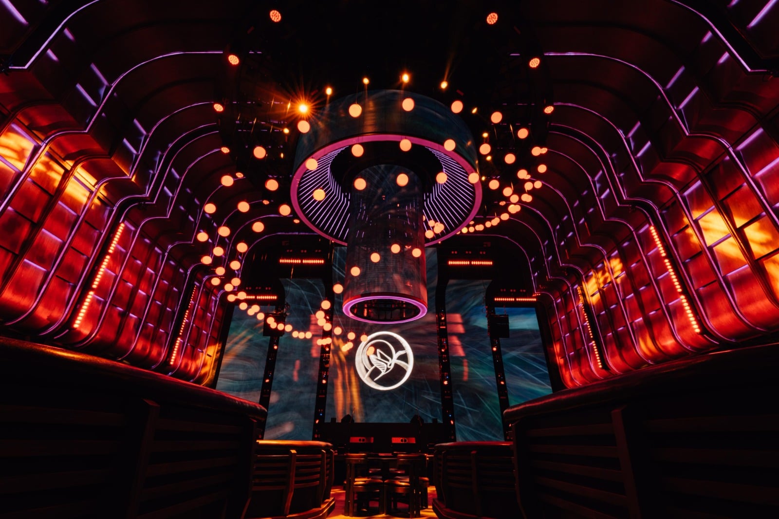 Crane Lounge Jakarta menjadi venue konser mini Ungu.