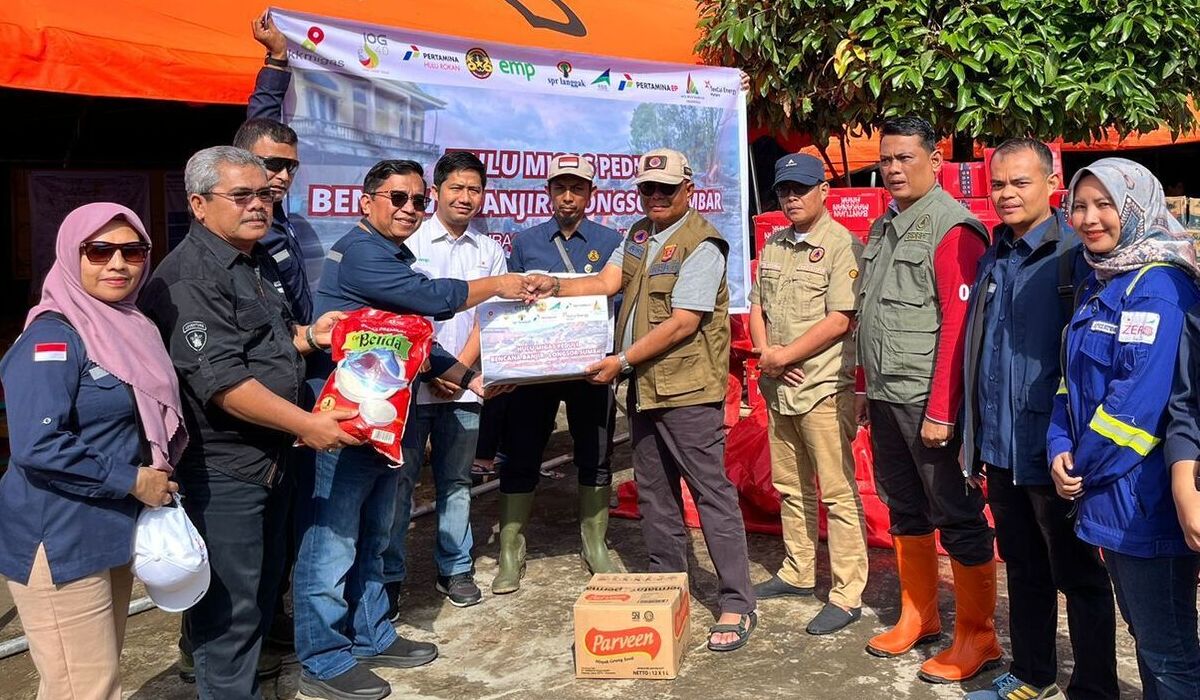 SKK Migas-KKKS Salurkan Bantuan ke Korban Banjir Bandang dan Longsor di Sumbar.
