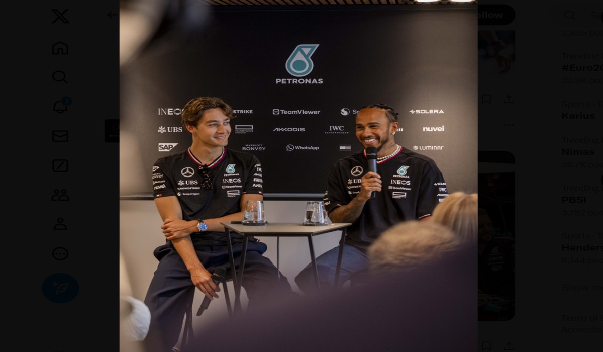 Duet pembalap Mercedes George Russell (kiri) dan Lewis Hamilton