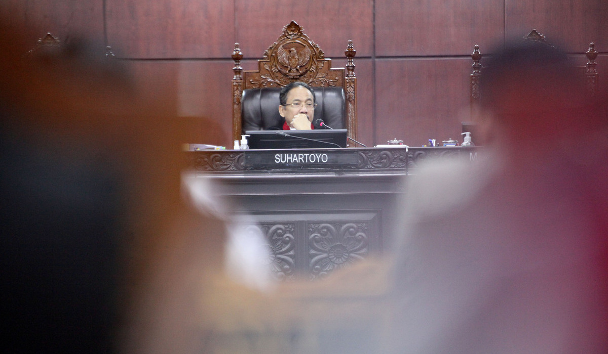 Ketua majelis sidang Suhartoyo memimpin panel sidang PHPU Pileg 2024.