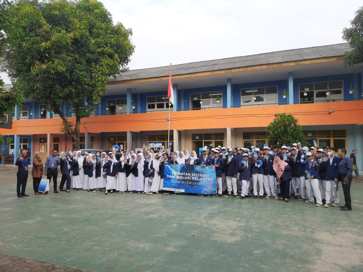 Bank Woori Saudara mengadakan sosialisasi di SMK Purnama 2 Jakarta pada 20 Mei 2024.