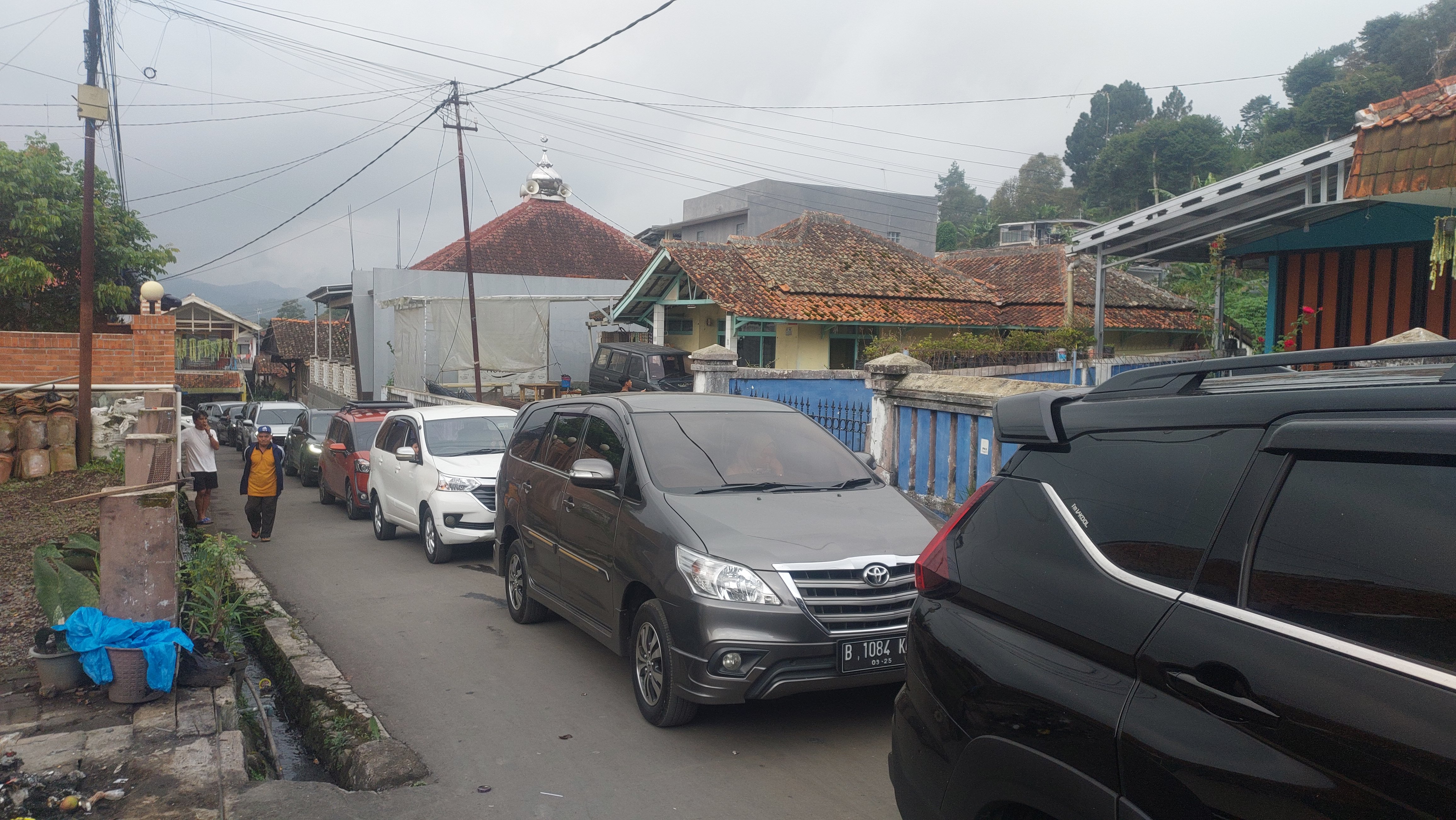 Kemacetan parah di jalur alternatif Lembang, Kabupaten Bandung Barat