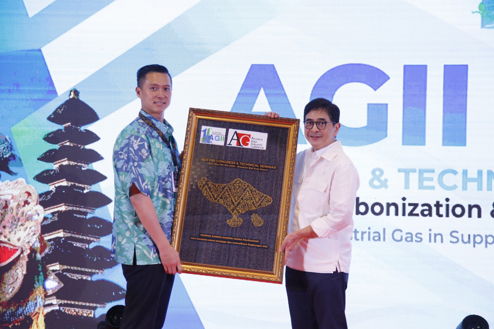 Ketua Umum Kamar Dagang dan Industri (KADIN) Indonesia, Arsjad Rasjid (kanan)