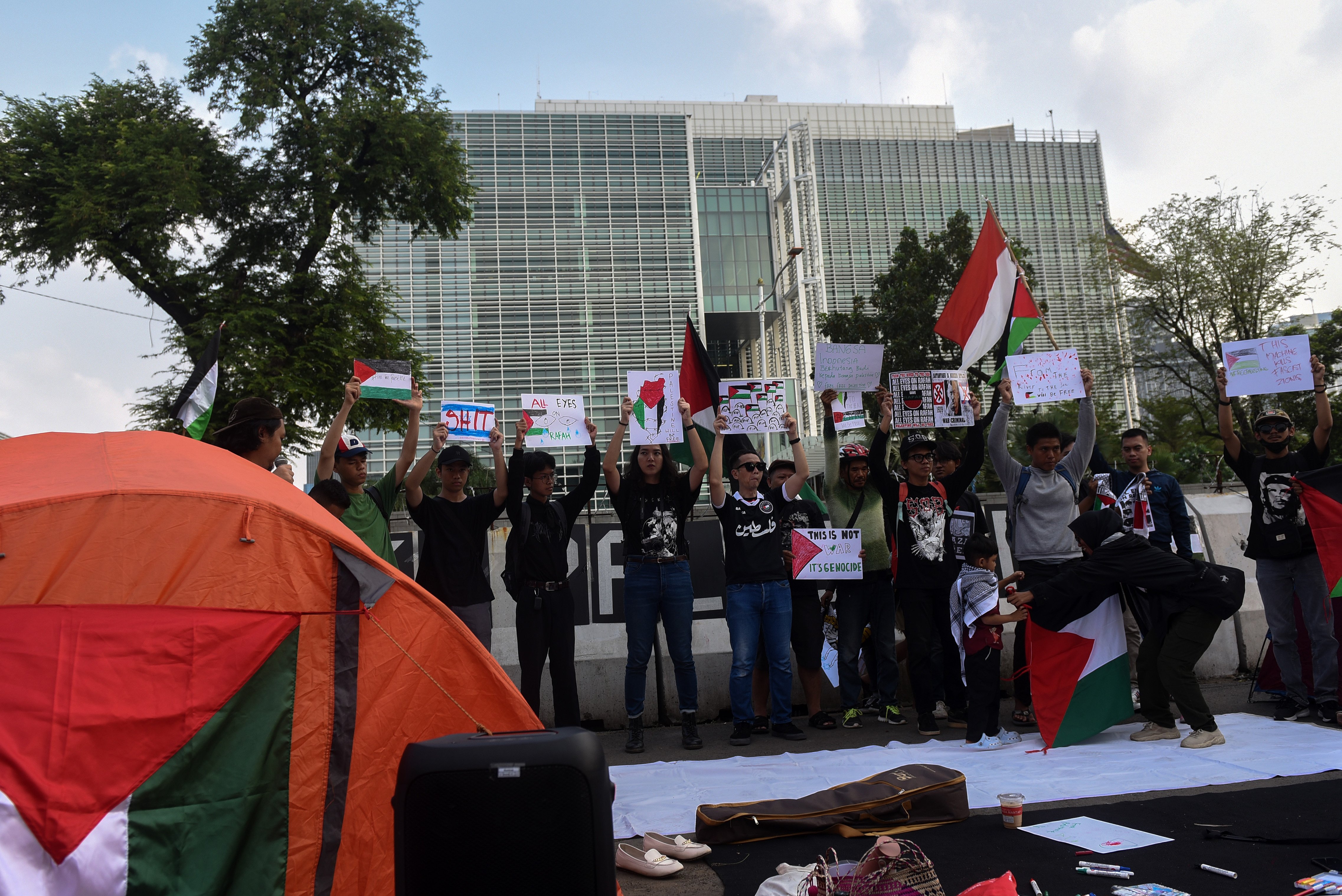 Aksi solidaritas untuk Palestina di Depan Kedubes AS di Jakarta. 