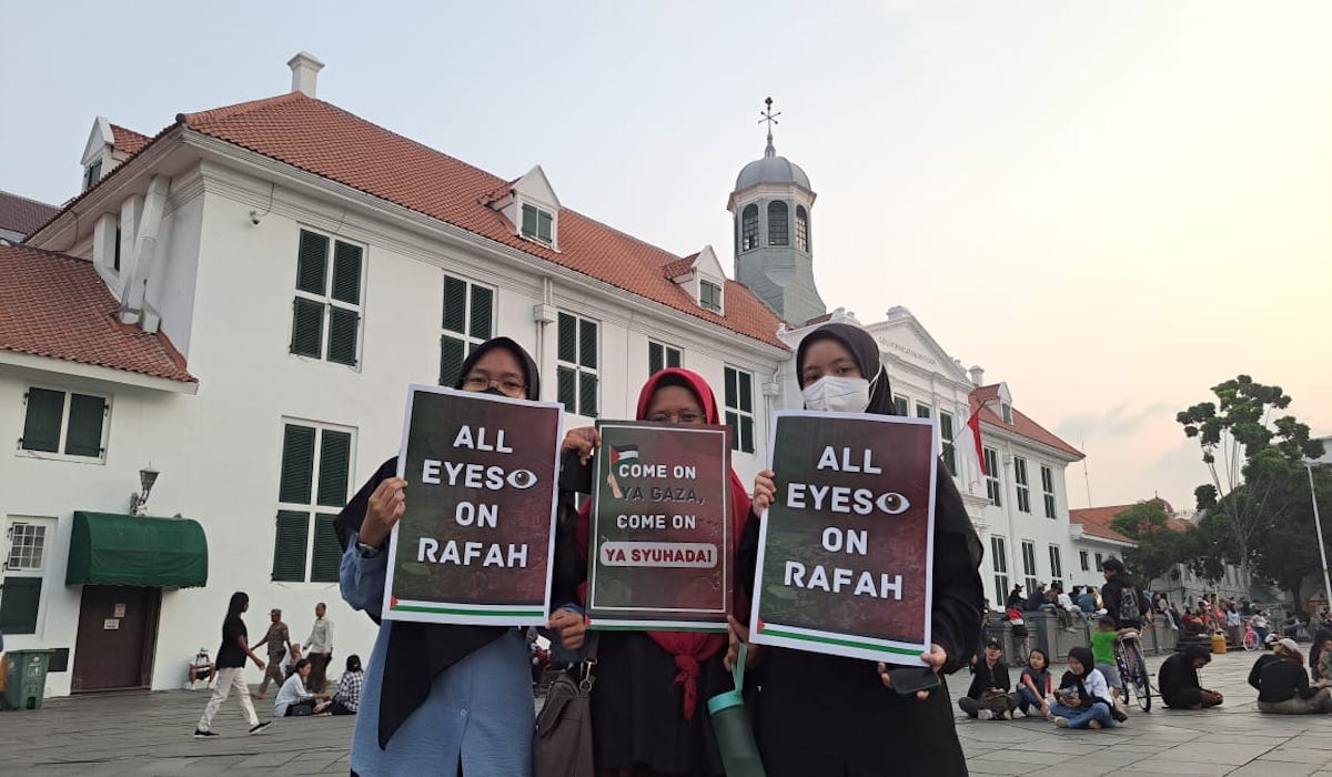 Aktivis mahasiswa unjuk rasa di depan kedubes Mesir, Jumat (10/5/2024)