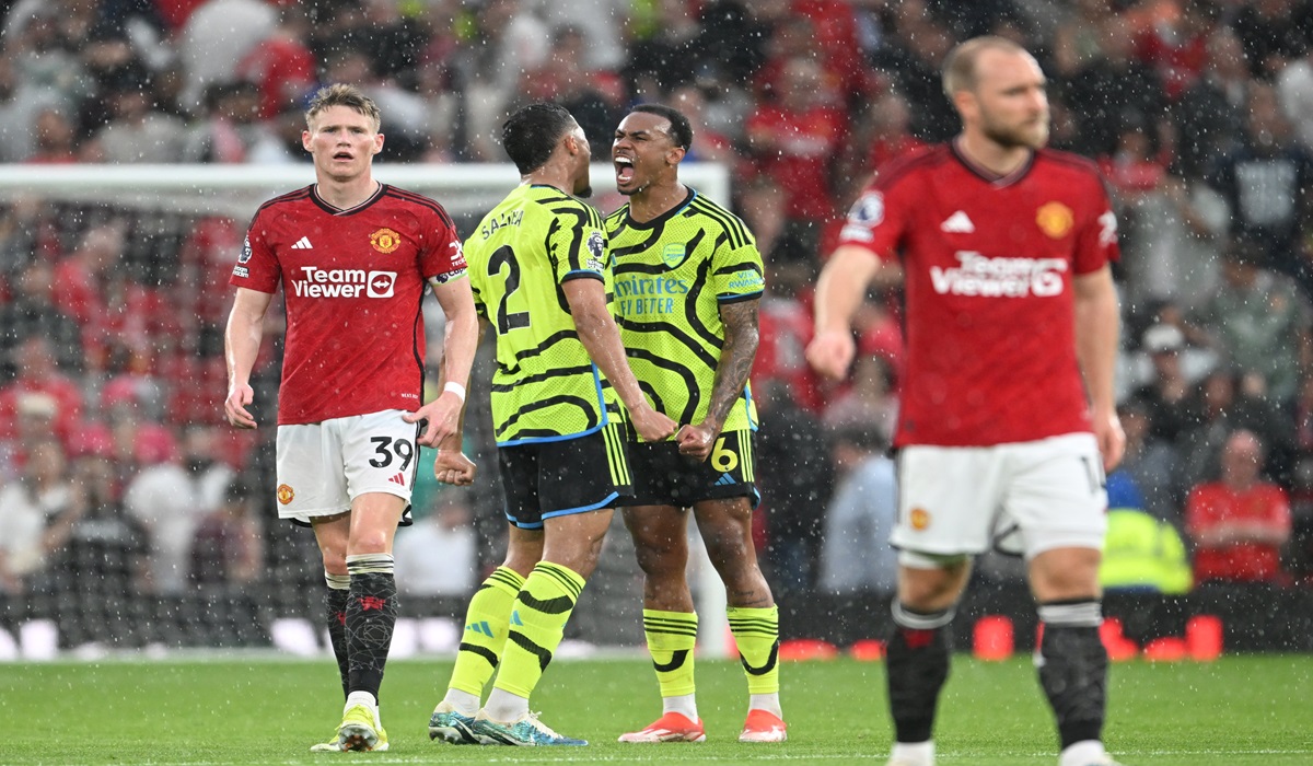 Para pemain Arsenal melakukan selebrasi usai menang atas Manchester United di laga Liga Primer Inggris.