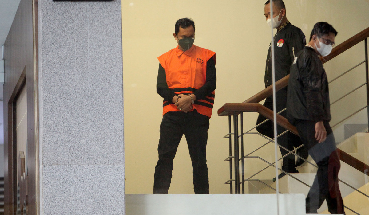 Tersangka Bupati Sidoarjo Ahmad Muhdlor Ali usai ditetapkan menjadi tersangka, di gedung KPK, 7 Mei 2024.