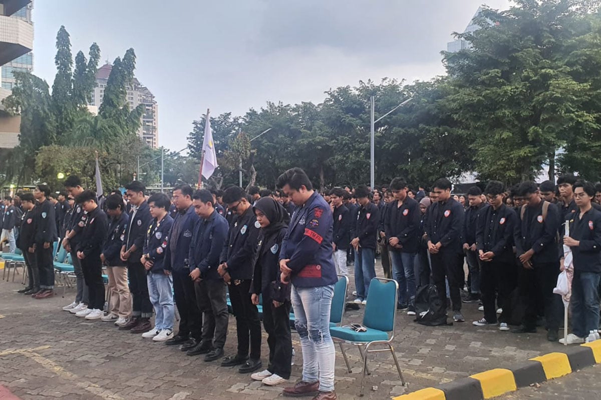 Upacara peringatan Tragedi Trisakti digelar di Tugu Reformasi Dalam Kampus A, Universitas Trisakti, Jakarta Barat.
