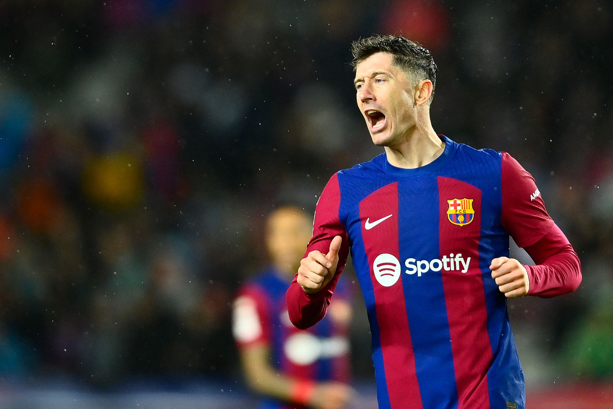 Reaksi penyerang Barcelona asal Polandia #09 Robert Lewandowski saat pertandingan sepak bola liga Spanyol antara FC Barcelona dan UD Las Pal