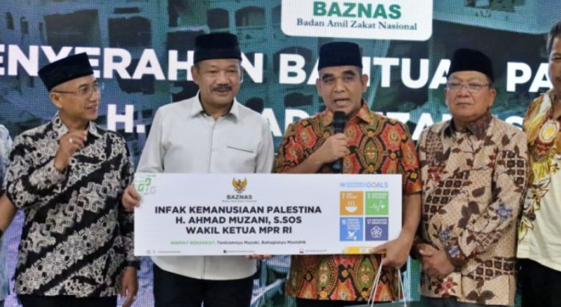 Wakil Ketua MPR Ahmad Muzani serahkan bantuan kemanusiaan Palestina 