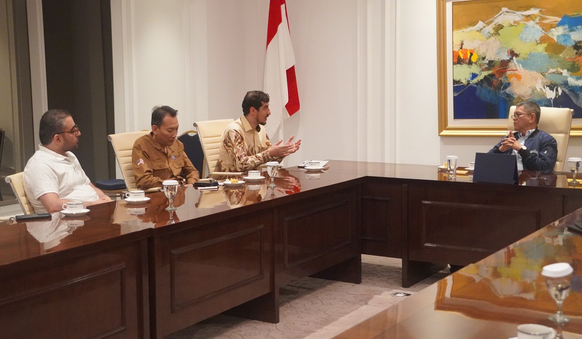 Direktur AMEC The Asia Middle East Center for Research & Dialogue Muslim Imran (kiri) saat berkunjung ke kantor Nasdem.