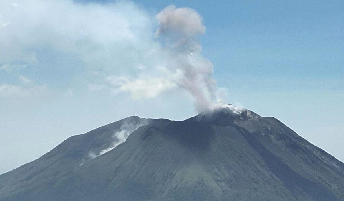 Kondisi Gunung Lewotolok di Kecamatan Ile Ape, Kabupaten Lembata, Nusa Tenggara Timur.