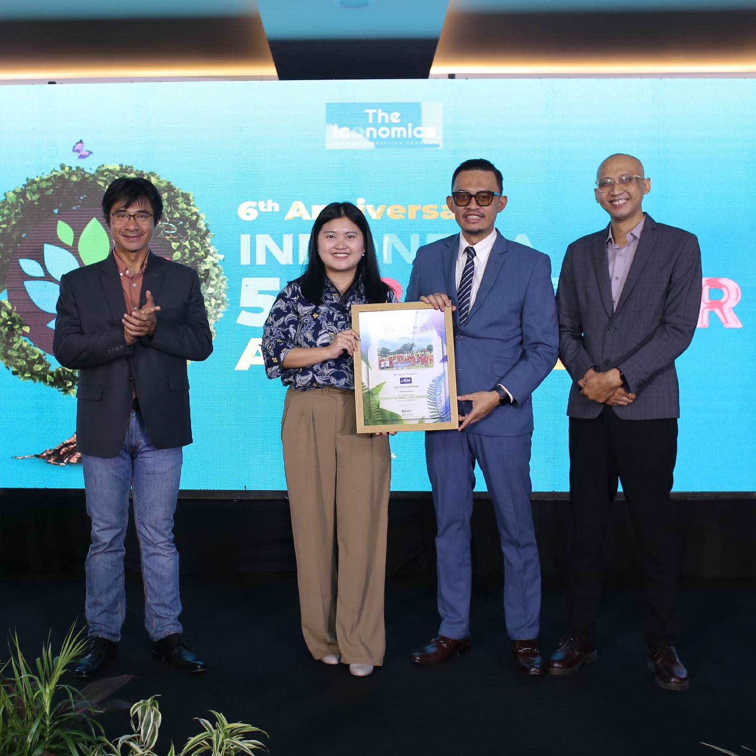 Penyerahan penghargaan The Iconomics “Indonesia Best 50 CSR Awards 2024