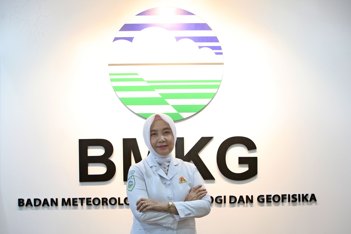 Kepala BMKG, Dwikorita Karnawati, menyoroti urgensi peringatan dini sebagai sarana penting dalam melindungi masyarakat dari bencana alam. 