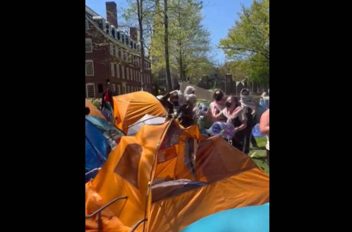 Universitas Harvard telah mencapai kesepakatan dengan kelompok demonstran pro-Palestina yang telah mendirikan perkemahan di kampusnya. 