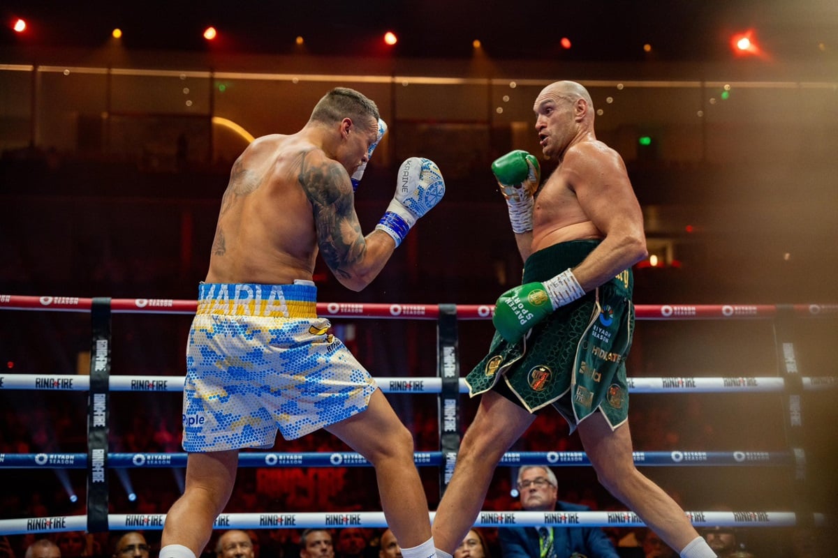 Tyson Fury mengalami kekalahan skor split-decision melawan Oleksandr Usyk, yang membuatnya menjadi juara kelas berat undisputed pertama