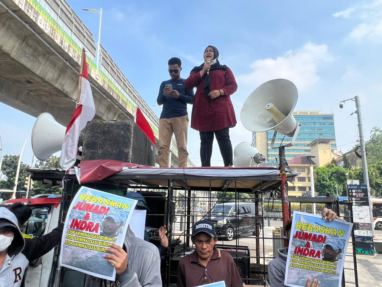 Istri sekuriti PT SKB memohon agar Kapolri Jenderal Listyo Sigit Prabowo bisa membebaskan sang suami