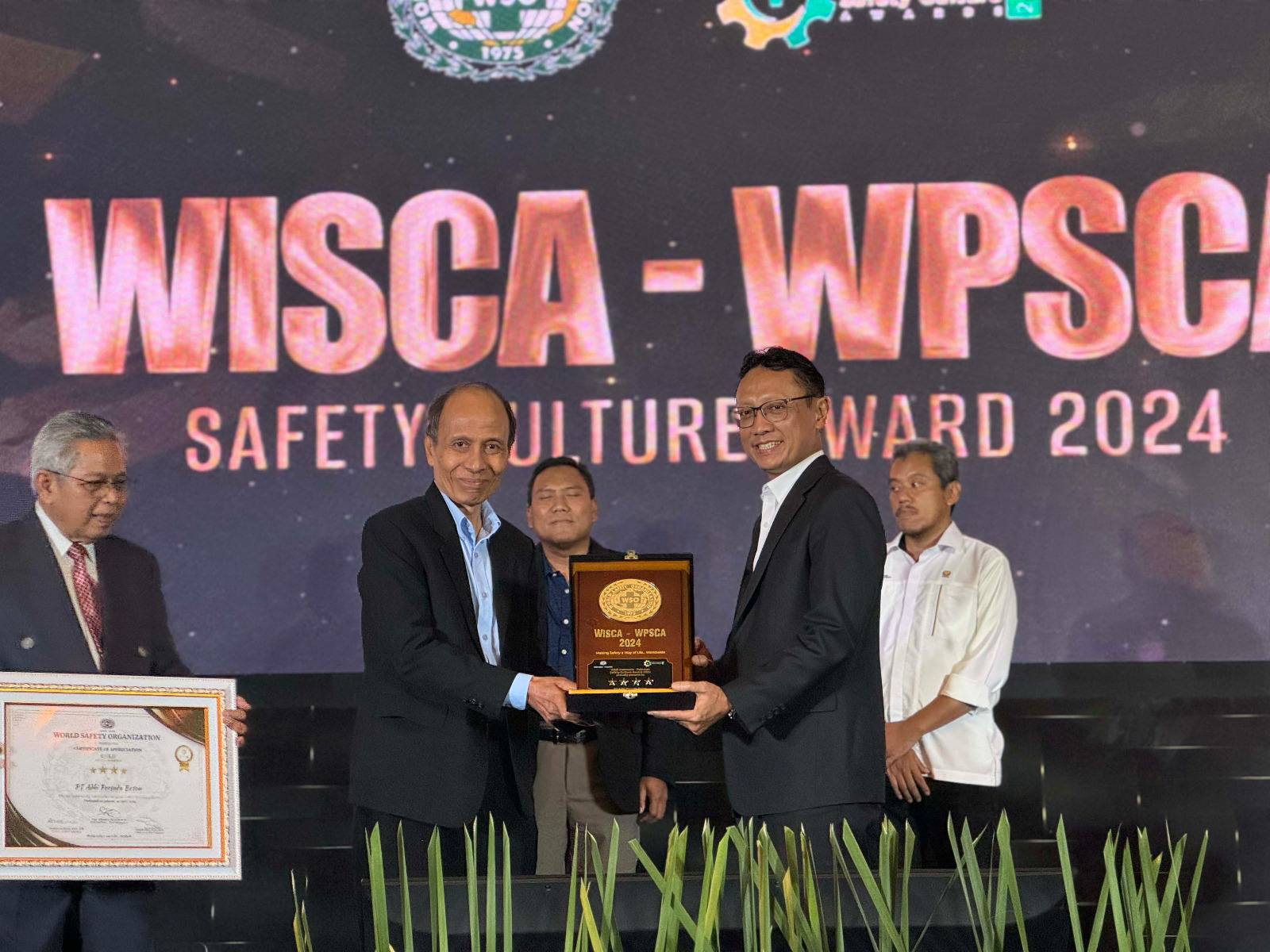 Optimal terapkan K3, Adhi Beton raih penghargaan 