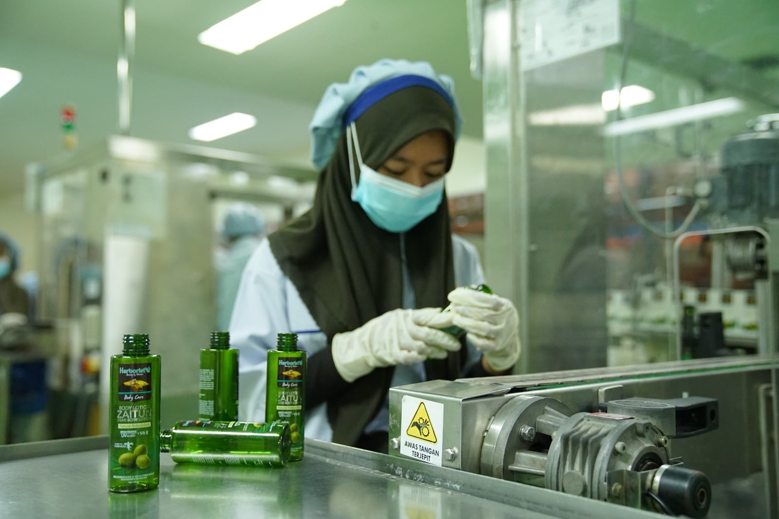 Gross profit margin perseroan berada di 55,3% sedangkan net income margin perseroan berada di 13,9%.