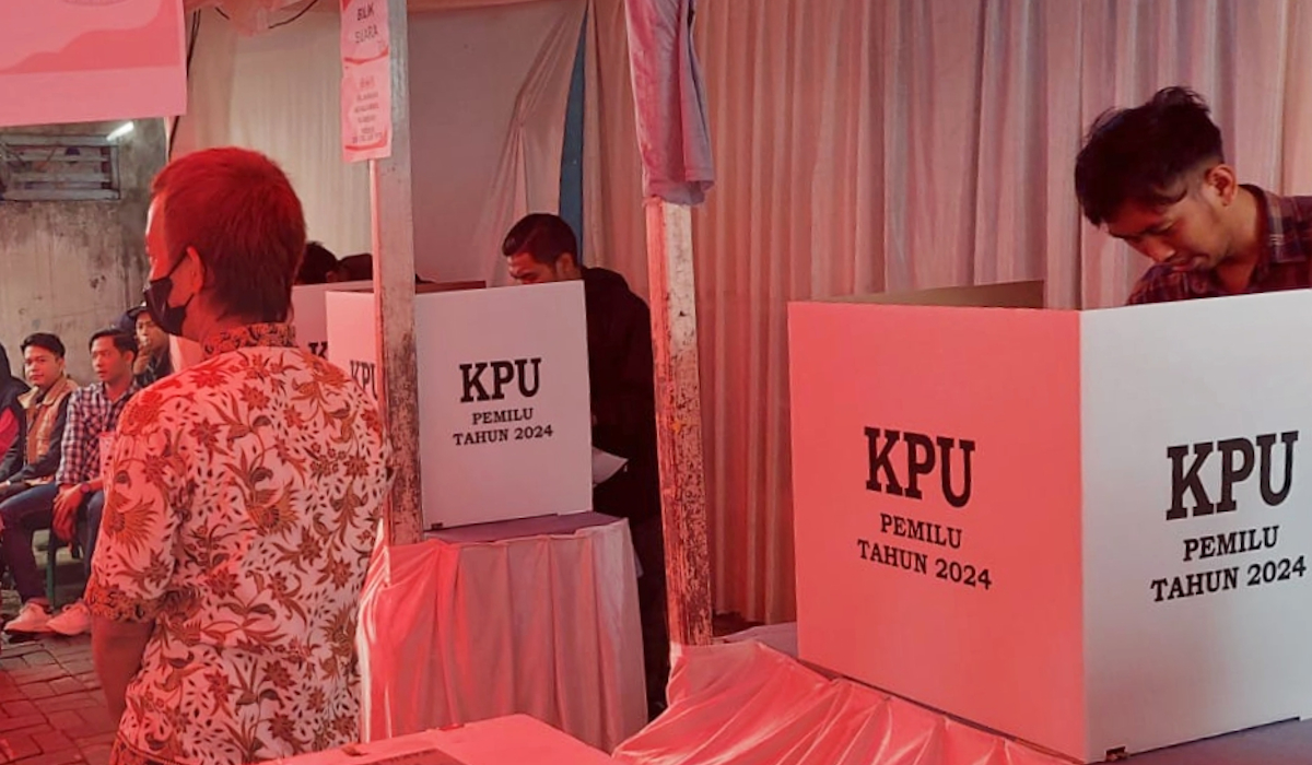 Ilustrasi: warga Kampung Cibodas, Kelurahan Utama, Kecamatan Cimahi Selatan, Kota Cimahi mengikuti pemungutan suara ulang (PSU) di TPS