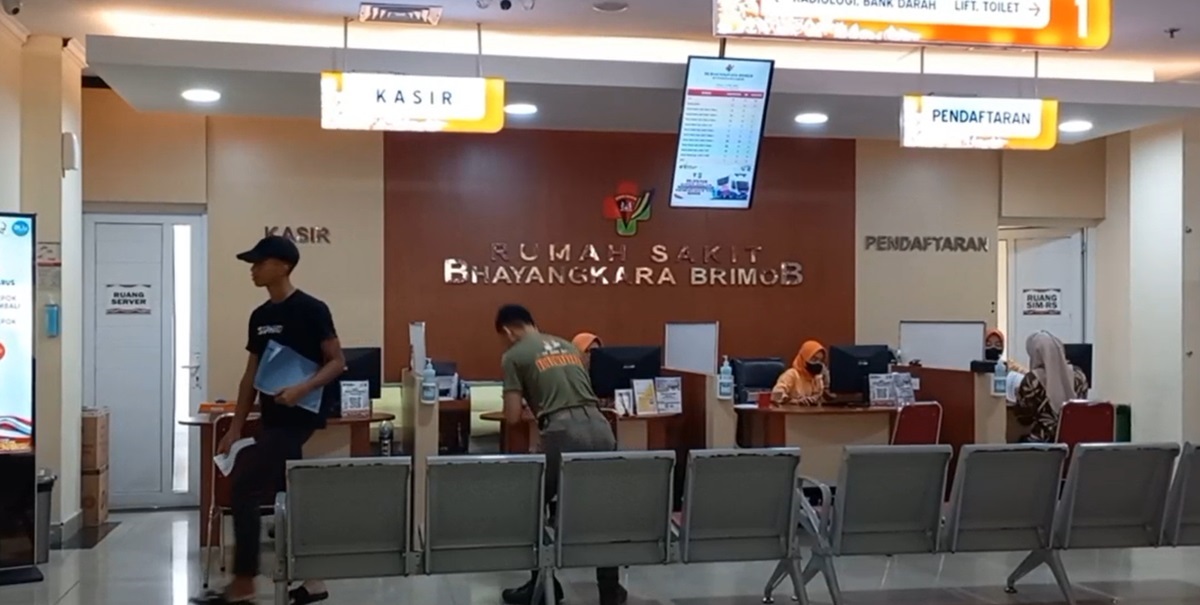 RS Bhayangkara Brimob merawat 12 korban kecelakaan bus di Subang, di mana 8 korban sudah dilakukan operasi ortopedi.