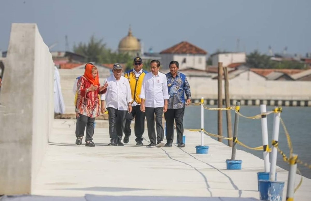 Pemkot Semarang akan merevitaliasi kawasan sekitar tanggul laut untuk menjadikannya sebagai destinasi wisata.
