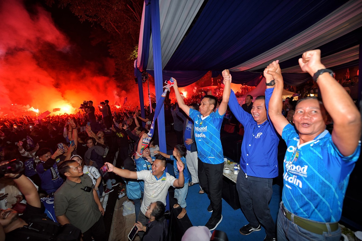 Persib Bandung berhasil menjuarai Liga 1 setelah mengalahkan Madura United. Mereka akan diarak di Kota Bandung, Sabtu, 1 Juni. 