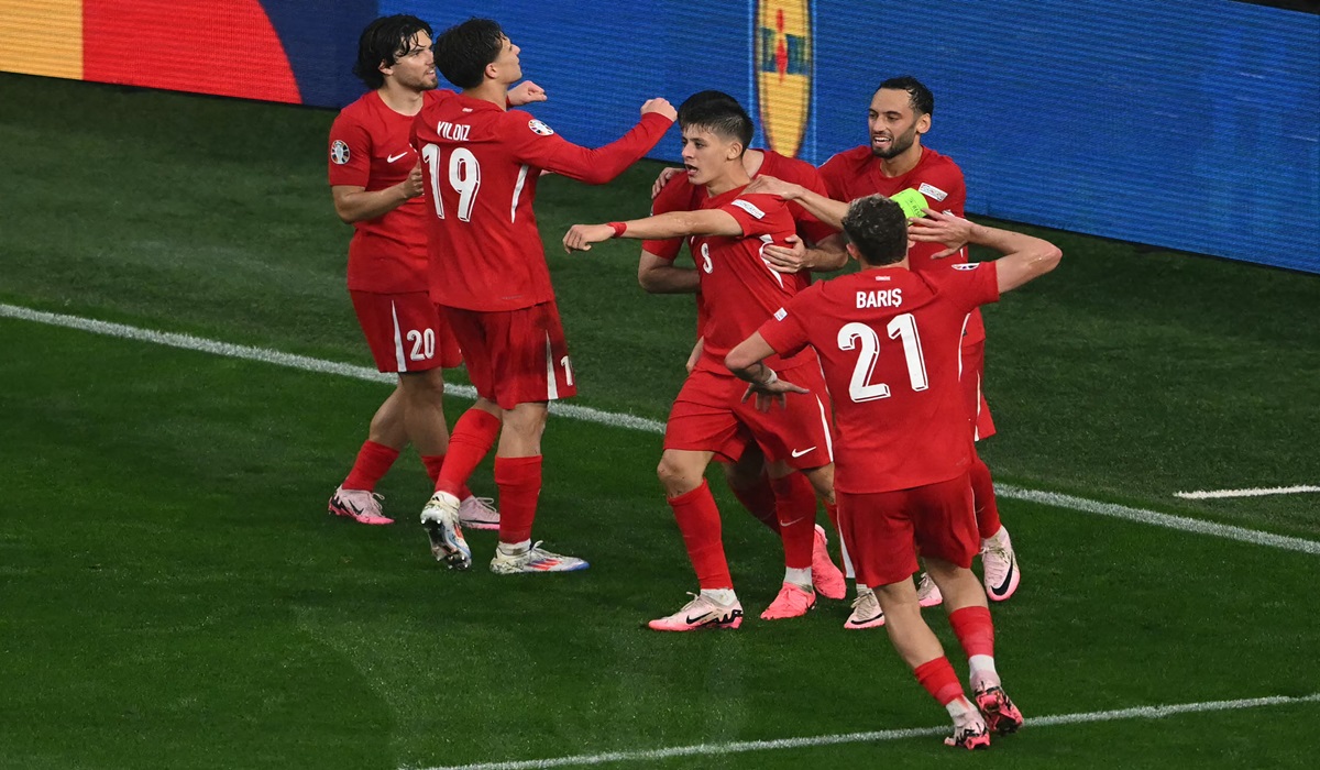 Penyerang Turki Arda Guler (tengah) melakukan selebrasi usai mencetak gol ke gawang Georgia di laga Euro 2024.