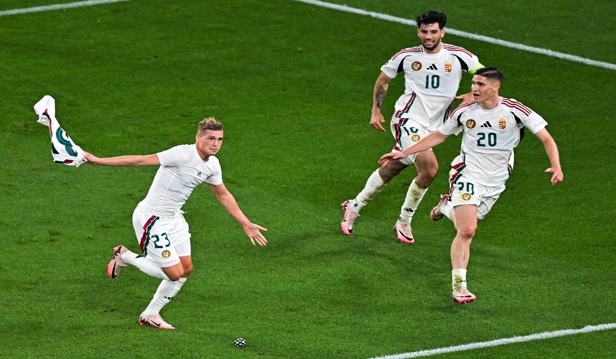 Penyerang Hongaria Kevin Csoboth (kiri) melakukan selebrasi usai mencetak gol ke gawang Skotlandia di laga Euro 2024.