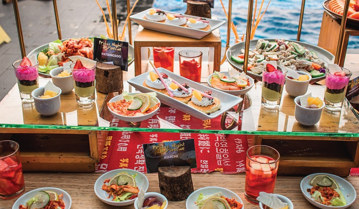 Friday Night BBQ in the Sky, pengunjung dapat menikmati all you can eat barbekyu setiap hari Jumat